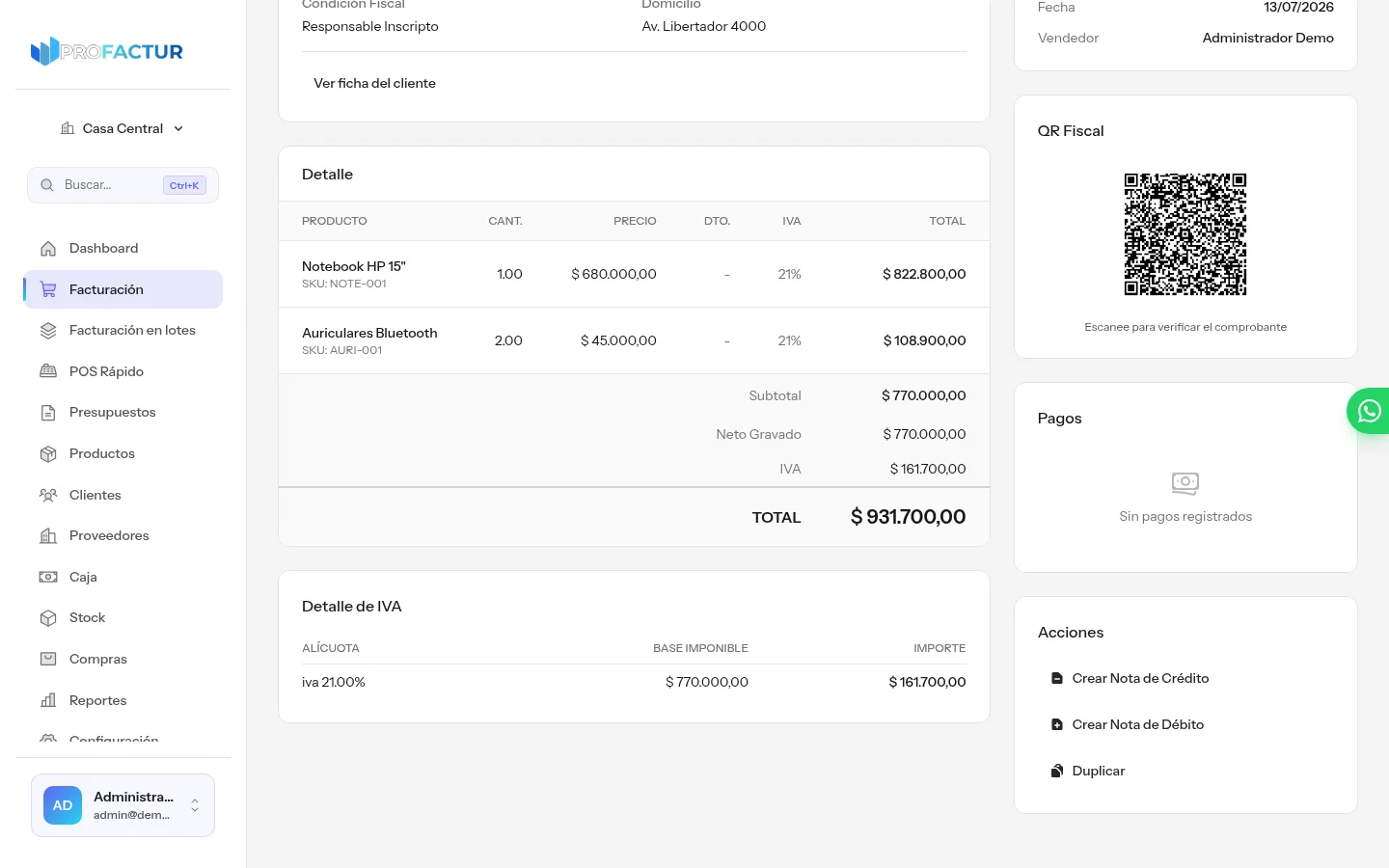 Detalle de una factura emitida en ProFactur con el panel de acciones para crear nota de crédito o nota de débito, el detalle de IVA y el QR fiscal